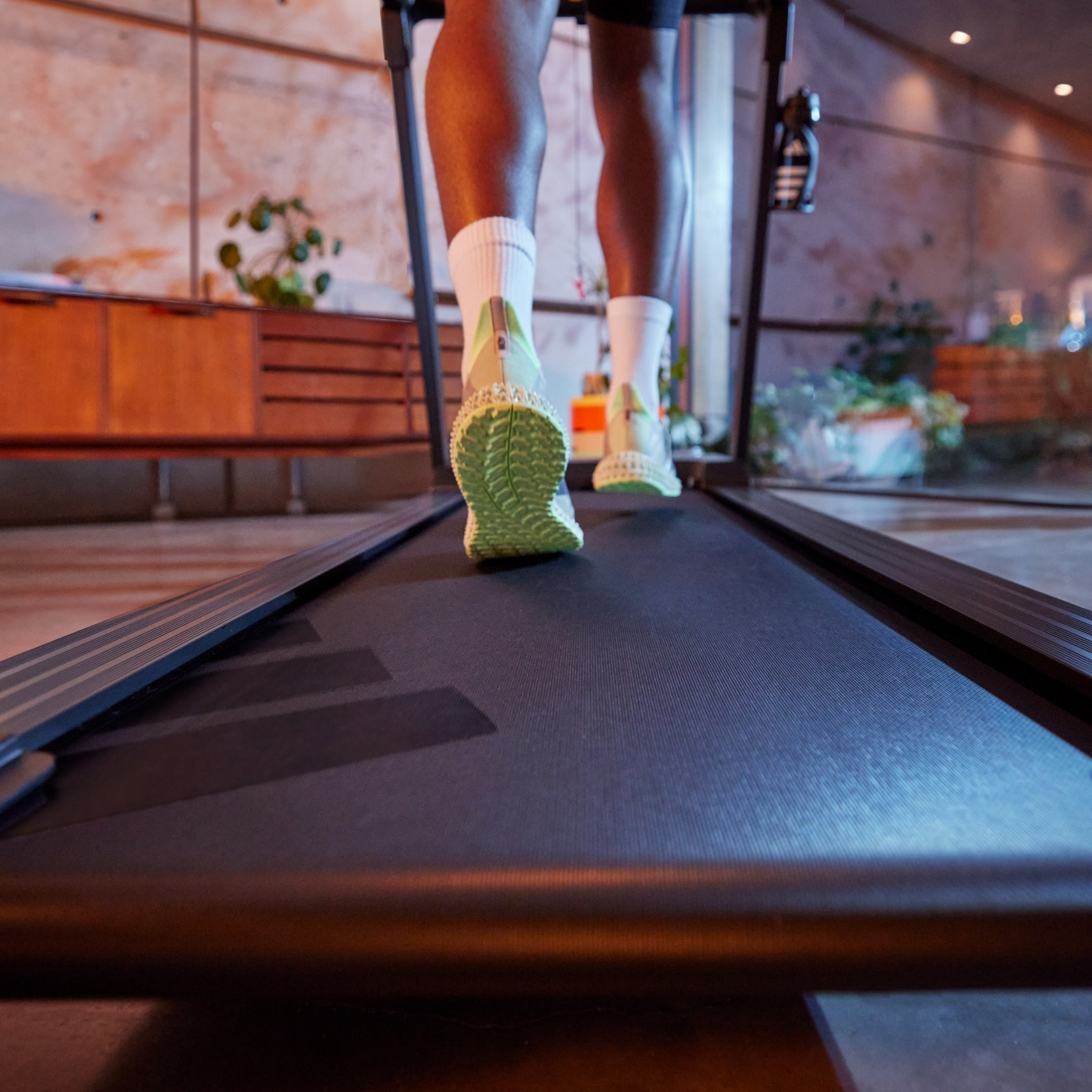 pol_pl_Skladana-bieznia-elektryczna-T-24c-Adidas-z-wyswietlaczem-LED-11494_4