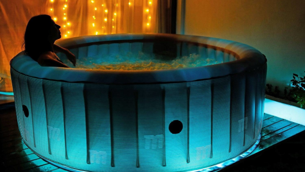 Baseny z hydromasażem - idealny sposób na relaks i majówkową atrakcję